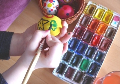 Easter Eggs decorating (illustration: Swetlana Wall © fotolia)